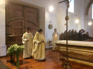 Incensando-el-altar